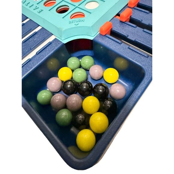 Vintage Milton Bradley Stay Alive Game 1978 Marbles Complete - Picture 3 of 6